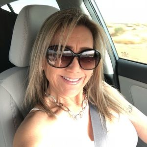 Meet your Posher, Angela